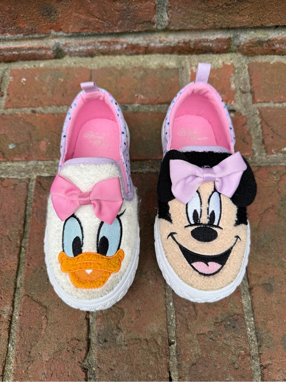 Disney Minnie Mouse Daisy Duck Character Slip On Sneakers Size 9c toddler kids